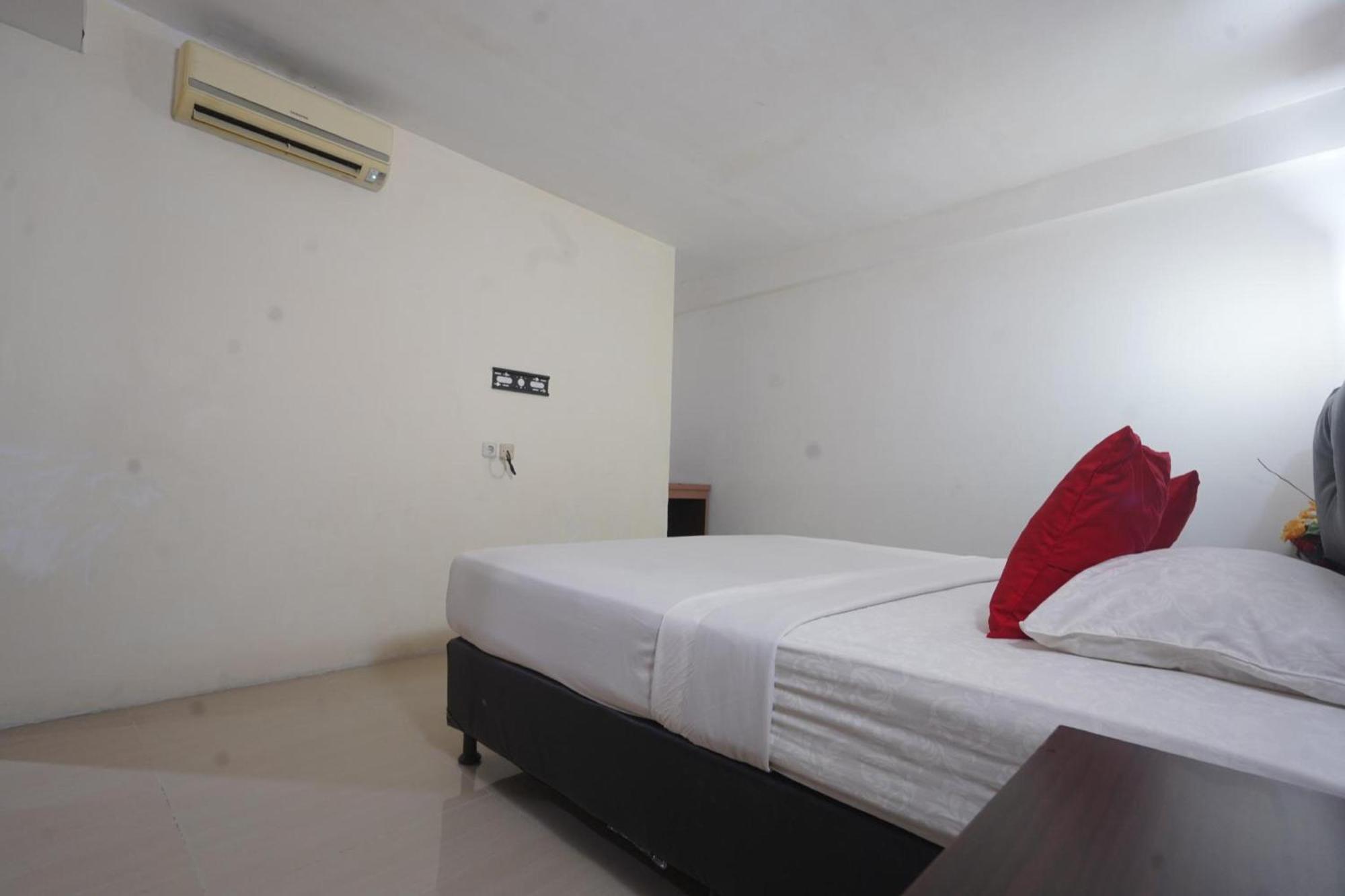 Collection O Losari Near Pantai Losari Formerly Hotel Grand Populer Makassar Buitenkant foto